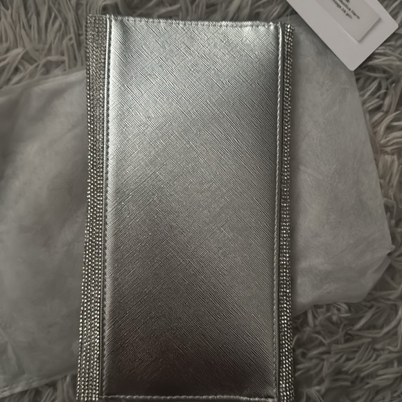 Silver Rhinestone clutch with removable silver chain snap closure - Picture 9 of 15